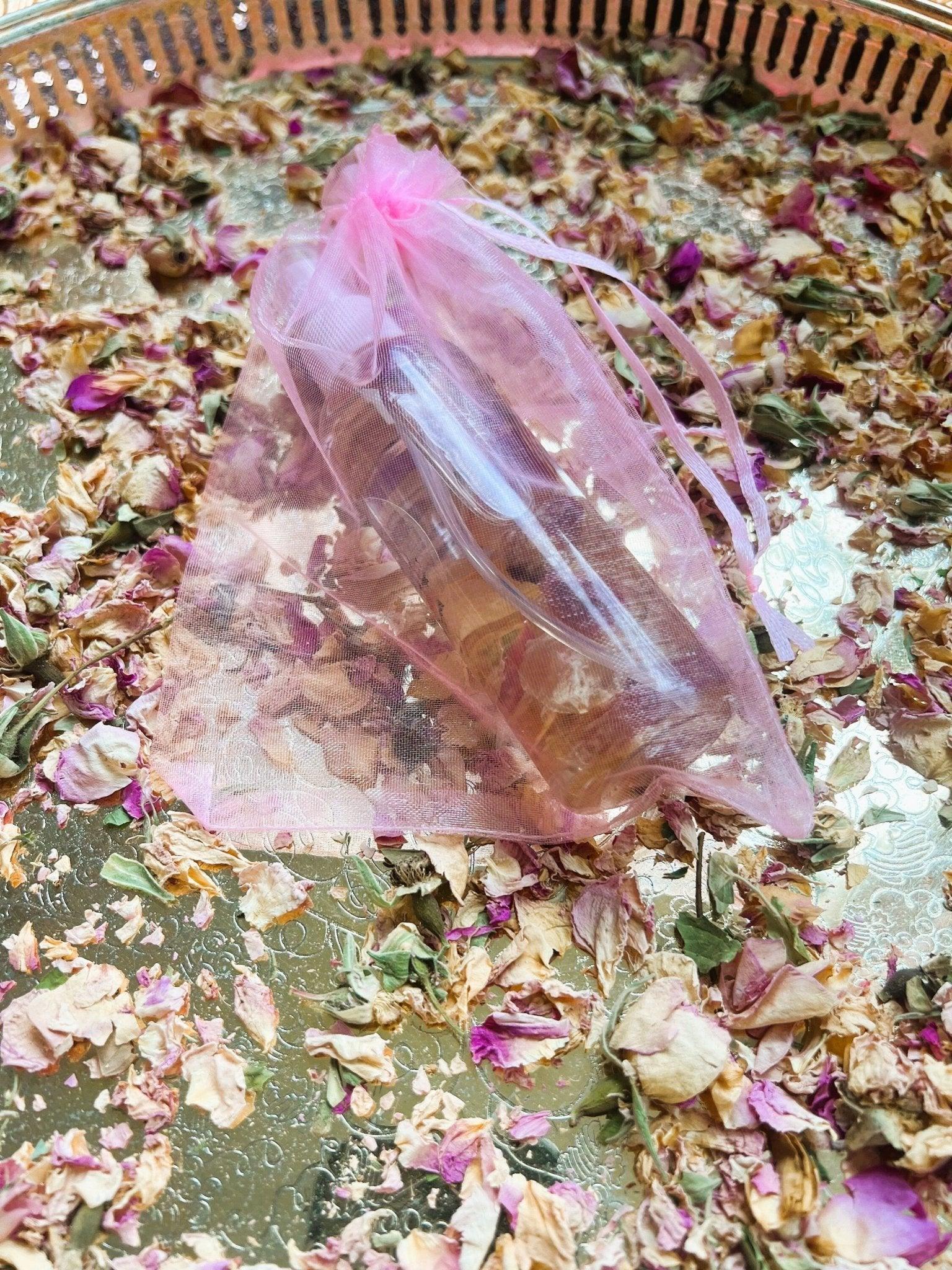 Organic distilled rose oil made in the rose city (Kelaat Magouna) 100% natural - Amazighrose